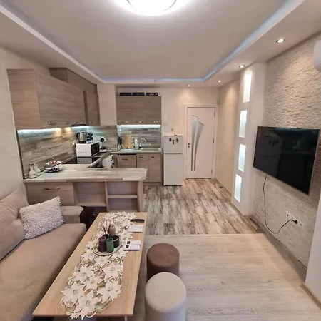 Adam And Eva Apartment *